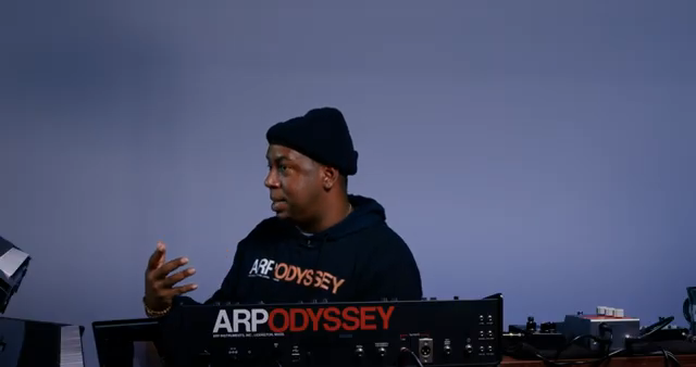 Die Liebe zu deinen Einflüssen wird nie sterben, aber sie ist das Fundament des Feuers in dir, das dich antreibt, deine eigene Stimme zu…