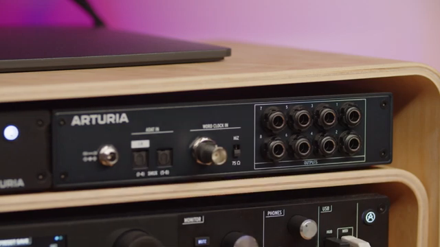 Es ist erwähnenswert, dass diese DC-gekoppelt sind, was bedeutet, dass Sie sie verwenden können, um Ihr Signal an modulare Synthesizer…