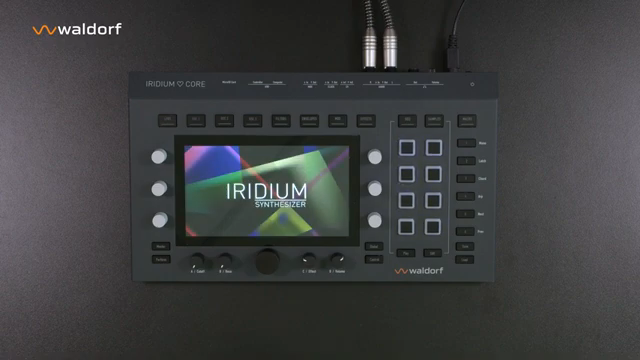 Ein Startbildschirm erscheint mit dem Hinweis, den Synthesizer regelmäßig auf dem neuesten Stand zu halten.