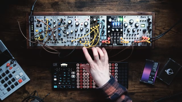 Jeder der vier Ausgänge gibt eine andere Frequenz aus und das erzeugt Akkorde.