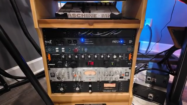 Sanjay C’s Studio: Flock Audio, Stream Decks und ein Schreibtisch, der knallt