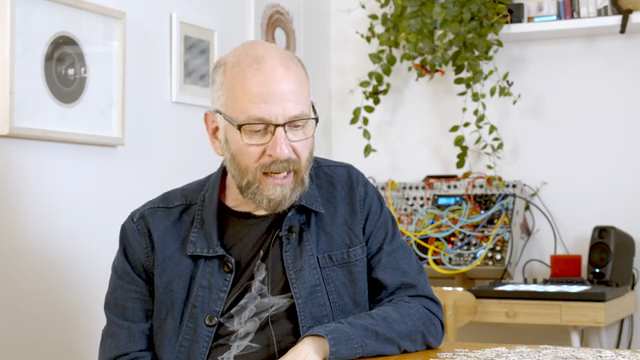 Für mich mache ich das wirklich gerne von Hand. Ich mag das Gefühl, ein Modularsystem mit Knöpfen und Schiebereglern zu spielen.