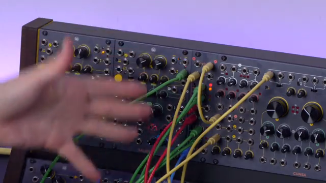 Indem wir ein einzelnes Signal auf alle VCAs geben und deren Amplitude mit vier verschiedenen Gate-Strömen aus dem USTA-Sequencer steuern…