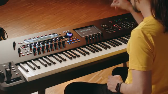 Ich füge Reverb hinzu, einen neuen schimmernden Reverb und einen Master-EQ.