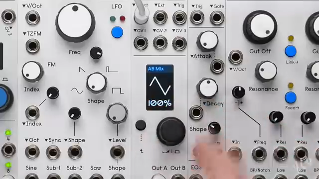 Die Ausgänge A und B funktionieren entweder als Stereo-Breite-Paar oder liefern je nach Voice-Programm unterschiedliche Klänge.