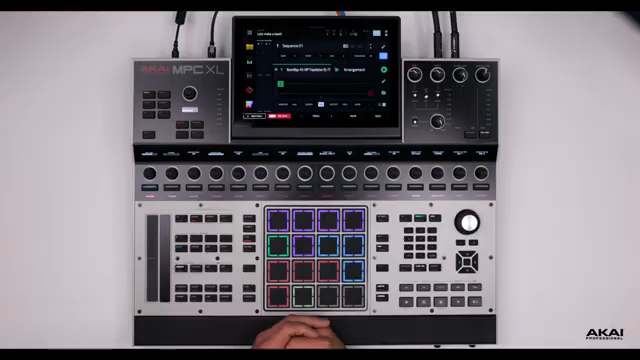 If we see up here, we have our step sequencer. This comes with the MPC XL, dedicated buttons, and at the top, we have the encoders.