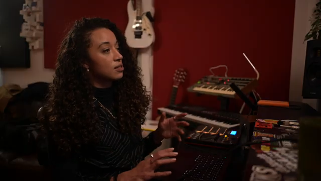 Ich habe sie viel mehr zerschnitten und einfach mehr Raum geschaffen, weniger wie ein Song-Song und mehr als Element genutzt.