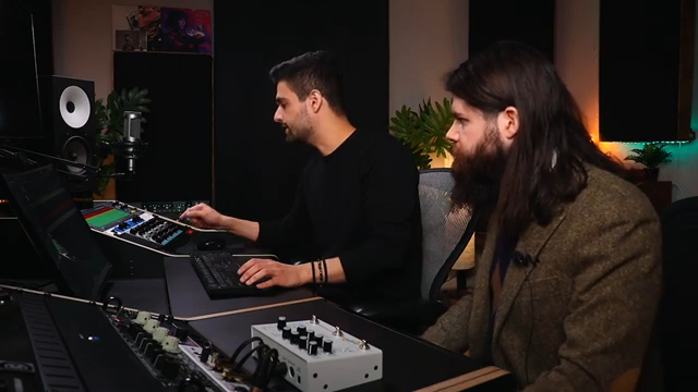 Wenn das Audiosignal unter einen bestimmten Schwellenwert fällt, beginnt es, nach unten zu expandieren und erhöht so den Dynamikumfang.