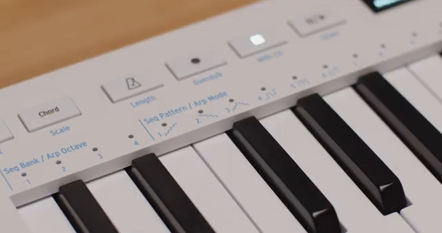 Man sieht, wie die Sequenz fortschreitet, welche Noten getriggert werden, in welcher Skala man sich befindet und wie sich Patterns in…