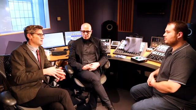 Aber das ist es nicht. Es ist eine Performance. Ich staune darüber. Ich finde das großartig.