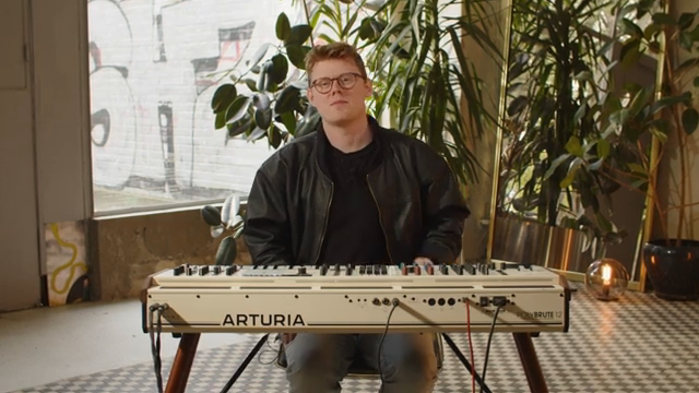 Der PolyBrute 12 kommt mit unserem eigenen Tastaturdesign, das ein revolutionäres Feature namens Full Touch einführt.