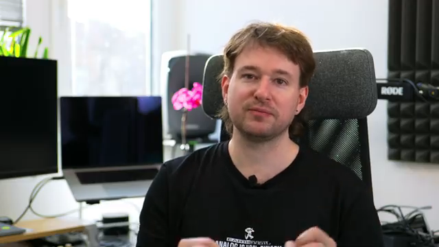 Um korrektes Volt-pro-Oktave-Tracking und Tuning zu erreichen, musst du deine Oszillatoren kalibrieren.