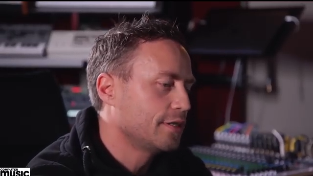 Dieses Rumble ist sehr schön, weil es kein richtiger Charaktersound ist, kein Bass, der auf einer bestimmten Tonhöhe liegen muss, sondern…