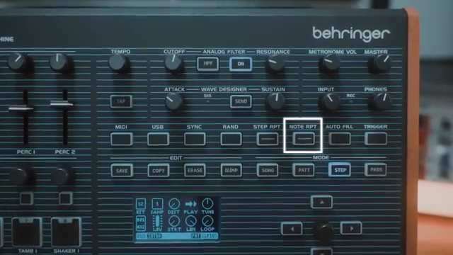 Jam-Modi, die Step Repeat, Note Repeat, Auto Fill und natürlich auch Solo- und Mute-Modi für Kanäle zum Jammen on the fly beinhalten.