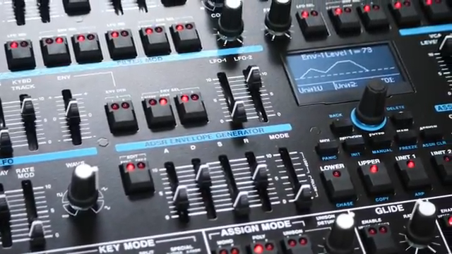 Alles plus mehr steckt im Controller, inklusive 12 Patch-Bänken und 12 Ton-Bänken.