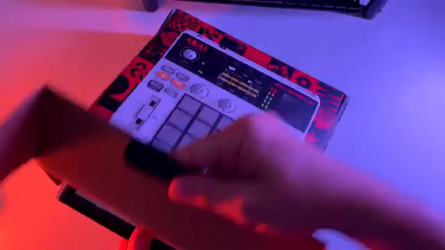 Ich versuche, das in einer Session zu lernen, ohne das Handbuch zu benutzen und ohne je zuvor ein MPC gespielt zu haben.