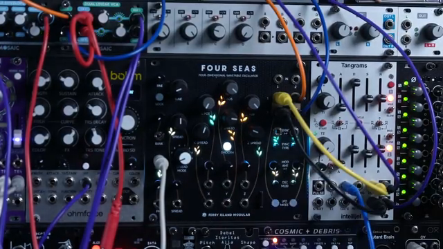 Das kann wirklich interessante Zufälle und tonale Beziehungen schaffen, auf die du sonst nie gekommen wärst.