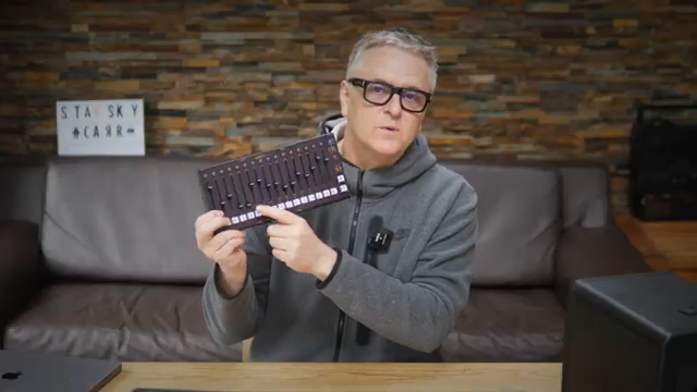 Starsky Carr entfesselt den Faderpunk: Mehr als nur ein Fader-Bank