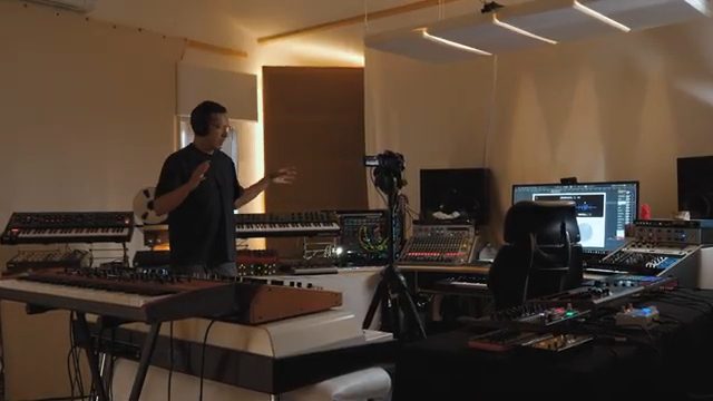 im Grunde haben wir ein Plugin gebaut, mit dem du alles in deinem Studio mit der Präzision einer Hardware-Sync-Box synchronisieren kannst…