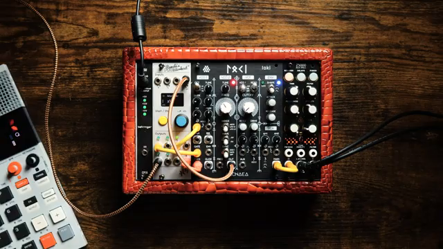 The Unperson’s 40HP Klang-Keule: Mini Modular Mono Synth dreht auf