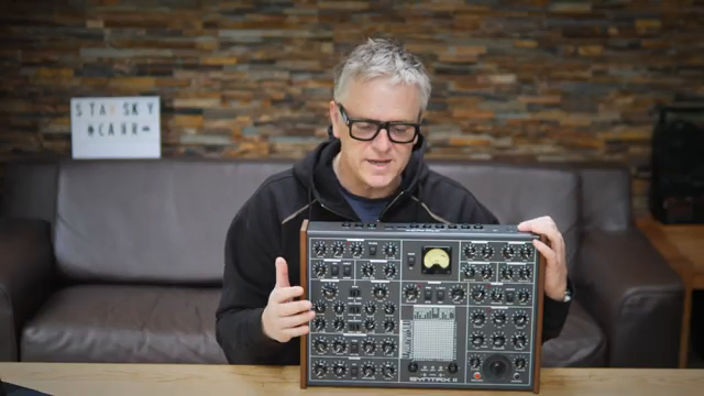 Im Grunde ist es ein Drei-Oszillator-Monosynth, also alles, was dein Minimoog kann, kann das hier auch – und es klingt wunderschön.