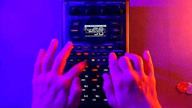 Ich habe aufgehört, die Gitarre als Instrument zu sehen und mehr als Ausgangsmaterial betrachtet, etwas, das man zerschneiden und in einen…