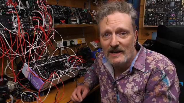 Im Ernst, das ist doch einfach nur ein Dual-Oszillator, ein Wavetable-Synth.
