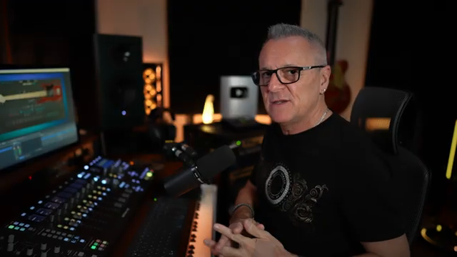 Es hat auch fantastische Features wie einen Amp-Sim, verschiedene Effekte, ein Tab-Feature und – für mich am wichtigsten – Ample Sounds…