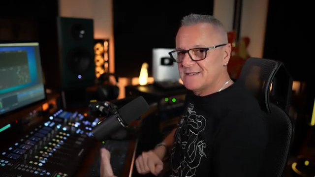 Es erzeugt eine pitchverschobene Kopie des eingehenden Signals und nutzt dann ein paar Filter, um den subharmonischen Anteil zu betonen.