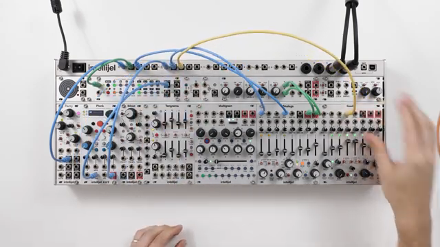 Ich nehme auch eines dieser Kick-Signale und schicke es in den Sidechain von Swells, damit wir ein sauberes Signal zum Ducken des Reverbs…