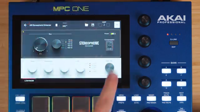 Es ist eindeutig breiter, eindeutig mehr Stereo im Mix, das klebt alles zusammen.
