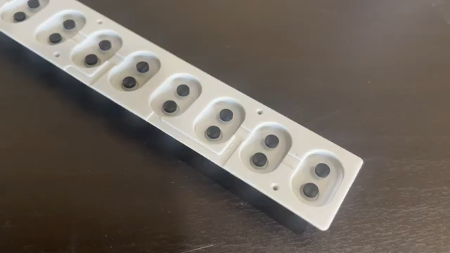 Die Lösung für Tasten, die nicht richtig funktionieren, ist entweder Reinigen oder Austauschen der Kontaktstreifen.