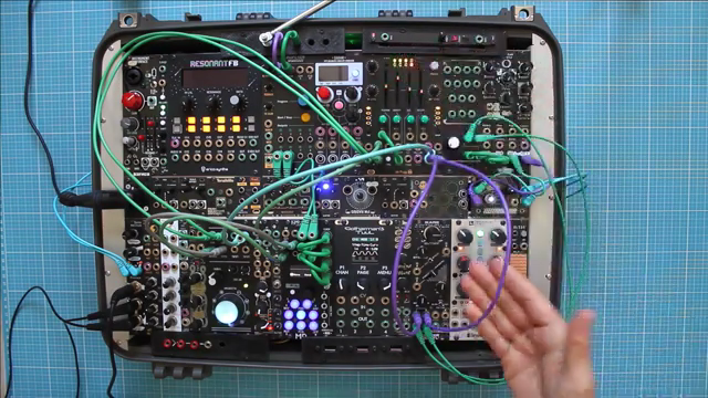Hier gibt es am Ende Sound-Sculpting, und mit Modulation kannst du noch etwas Resonanz-Filter-Aktivität hinzufügen.