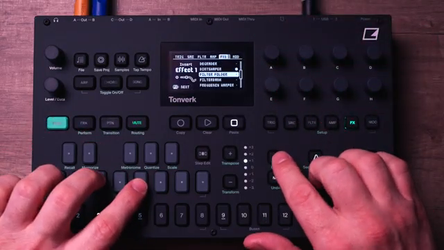 Du hast zwei Insert-Effekte pro Audiotrack, zwei pro Bus, einen pro Send, alles einzeln sequenzierbar und sogar mit LFOs pro Track…