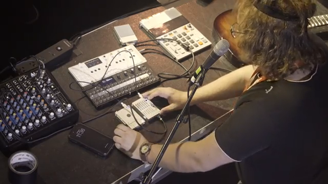 Manche finden, Playback im Live-Set ist Schummeln. Ich sehe das ganz anders – solange es dynamisch bleibt.